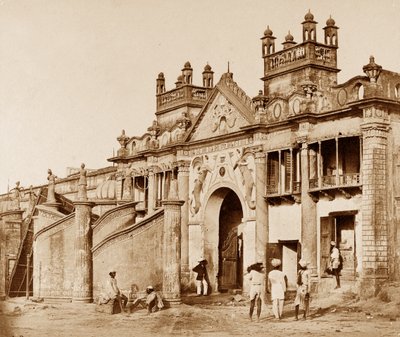 Een poort die leidt naar de Kaiserbagh, Lucknow door Felice Beato